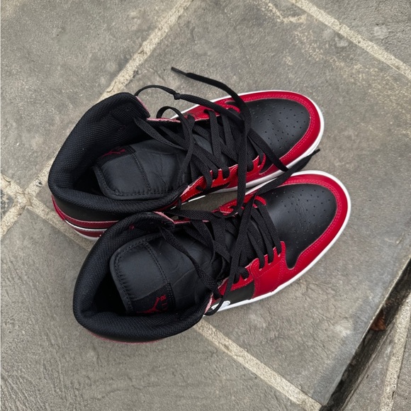 Nike Air Jordan 1 Black and Red High-Top Sneakers, men’s size 9.5 - Picture 3 of 10